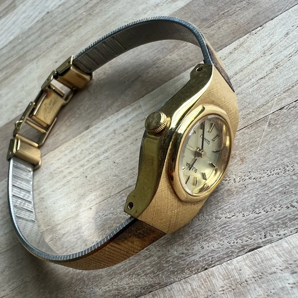 Vintage Bulova ladies gold tone bracelet watch NEW BATTERY